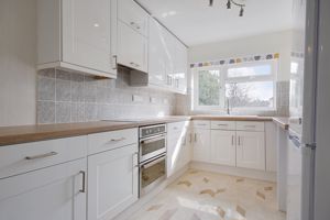 Kitchen/Breakfast Room- click for photo gallery